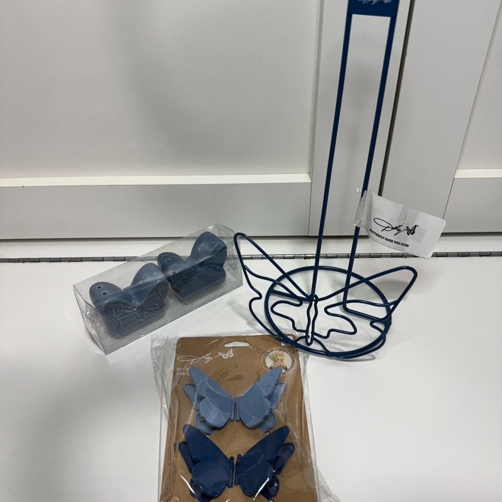 Dolly Parton Blue Butterfly Kitchen Set - Picture 6 of 6